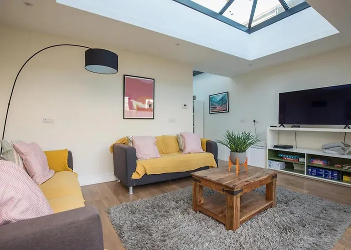 Grand Victorian House, Parking & River Walks