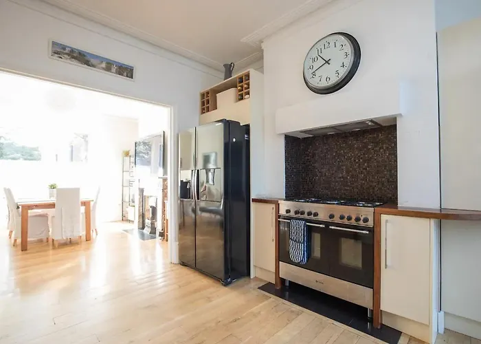 Grand Victorian House, Parking & River Walks