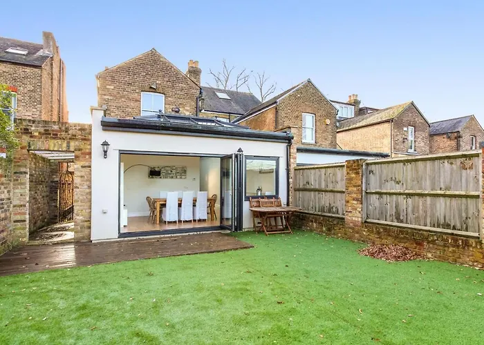 Grand Victorian House, Parking & River Walks
